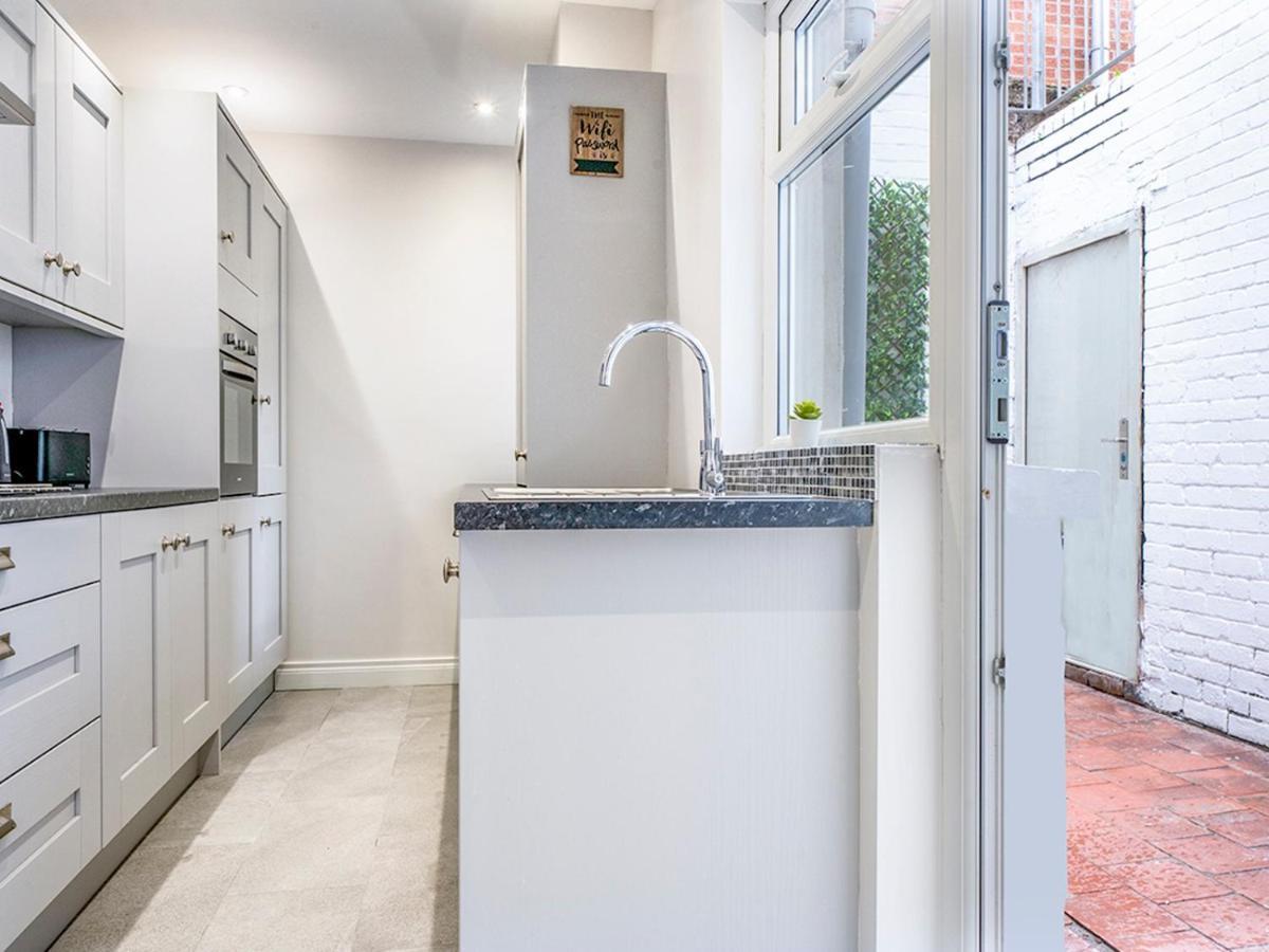 Pass The Keys Beautiful 4Br Restored Red Brick Cafes And Park Belfast Exterior foto